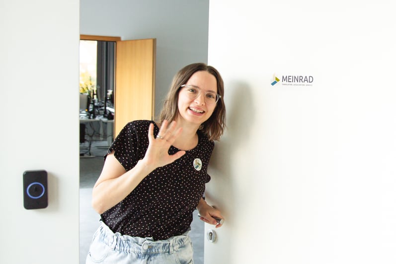 MEINRAD colleague waves at the entrance to the office